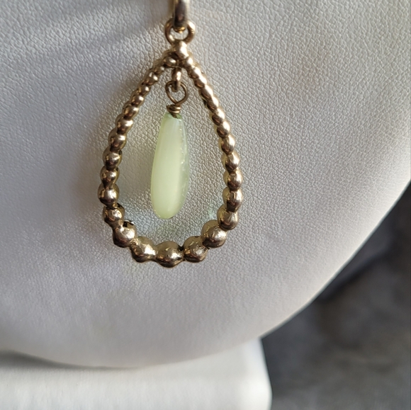 M&S Green cats eye and Rhinestone goldtone teardrop pendant and earrings set - Picture 4 of 6